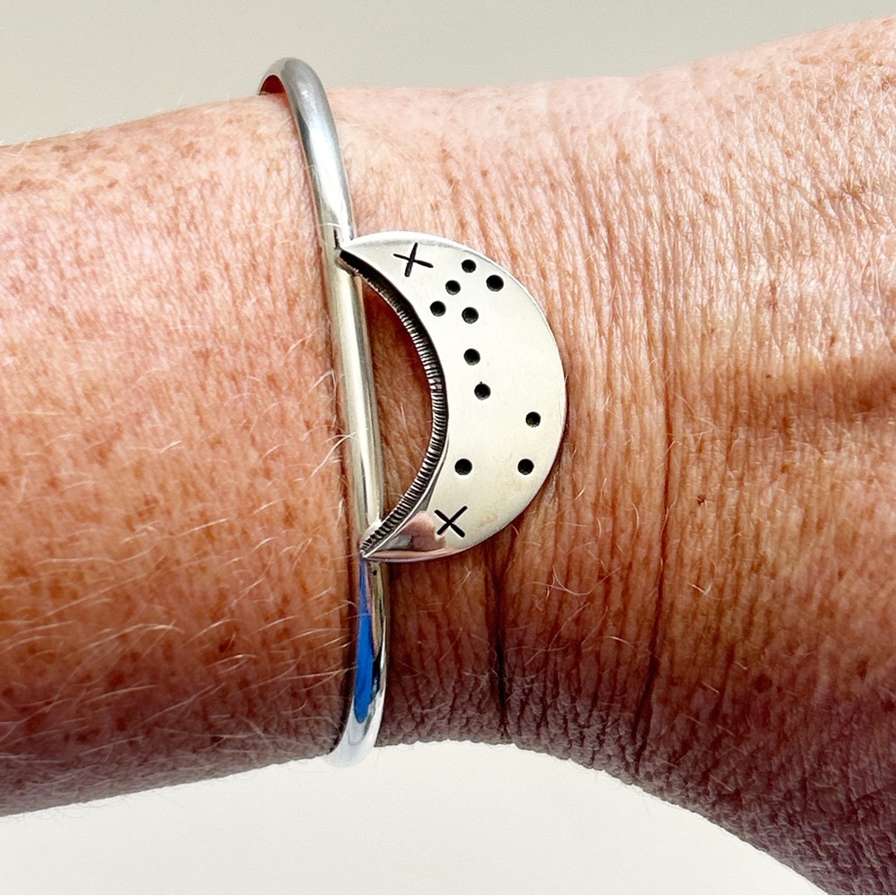 Signed Duane Tawahongva Hopi Sterling Silver Moon Stars Cuff Bracelet - Picture 3 of 12